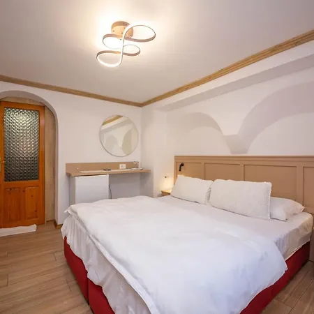 فندق مبيت وإفطار Kotoni Gjirokastër