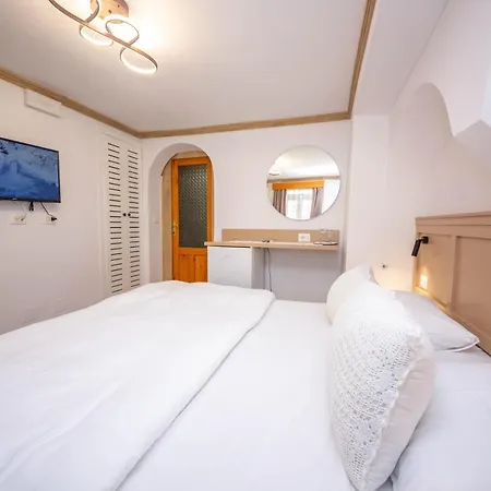 فندق مبيت وإفطار Kotoni 3*