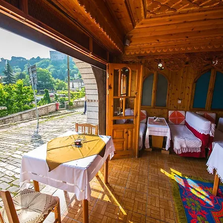 Kotoni فندق مبيت وإفطار Gjirokastër